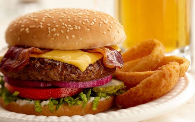  a juicy burger served at Maurizio’s Takeaway Inverkeithing  